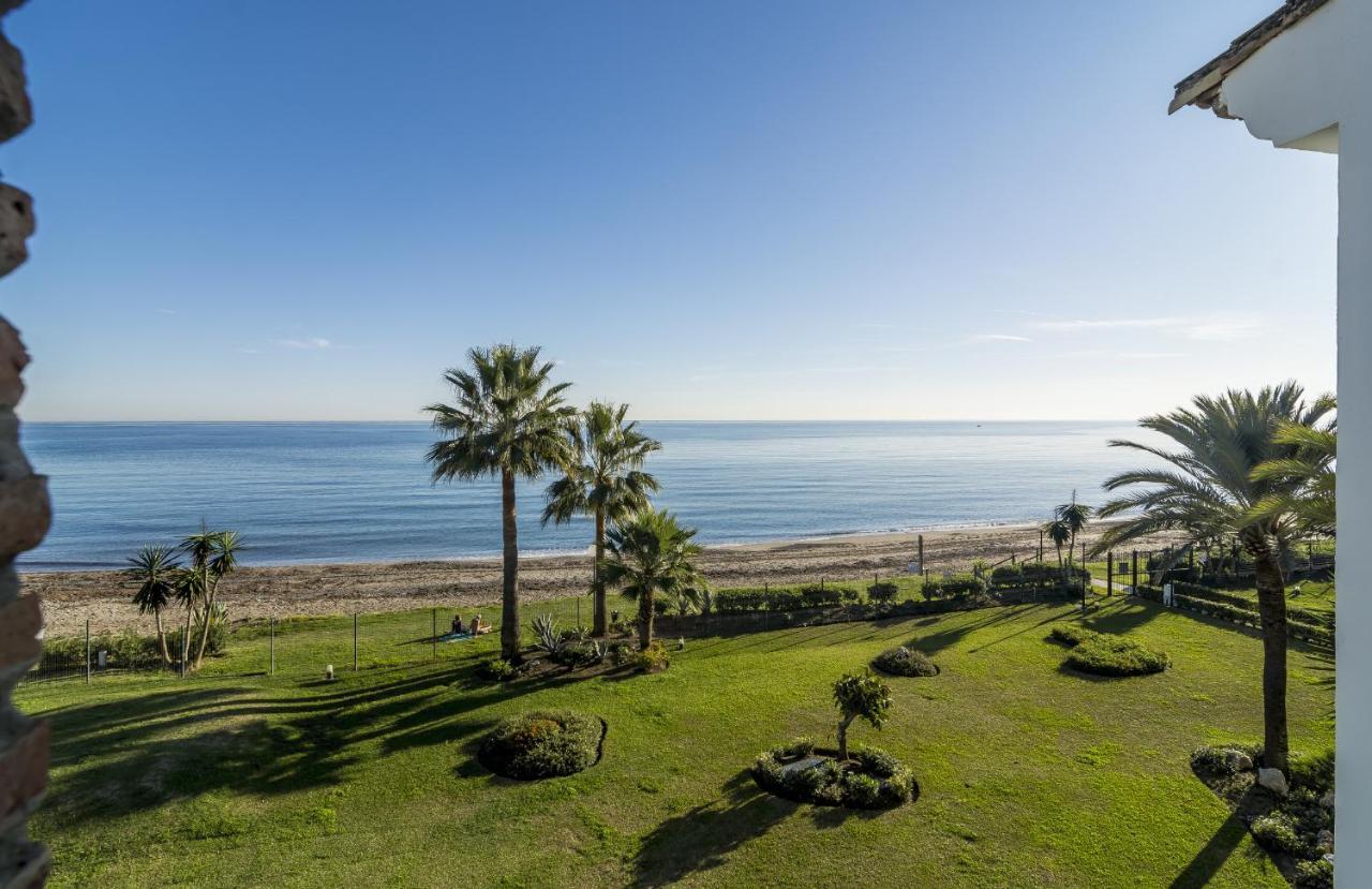 Hb - Comfortable Beachfront Holiday Apartment Estepona Exterior photo