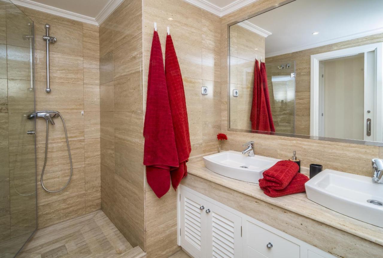 Hb - Comfortable Beachfront Holiday Apartment Estepona Exterior photo
