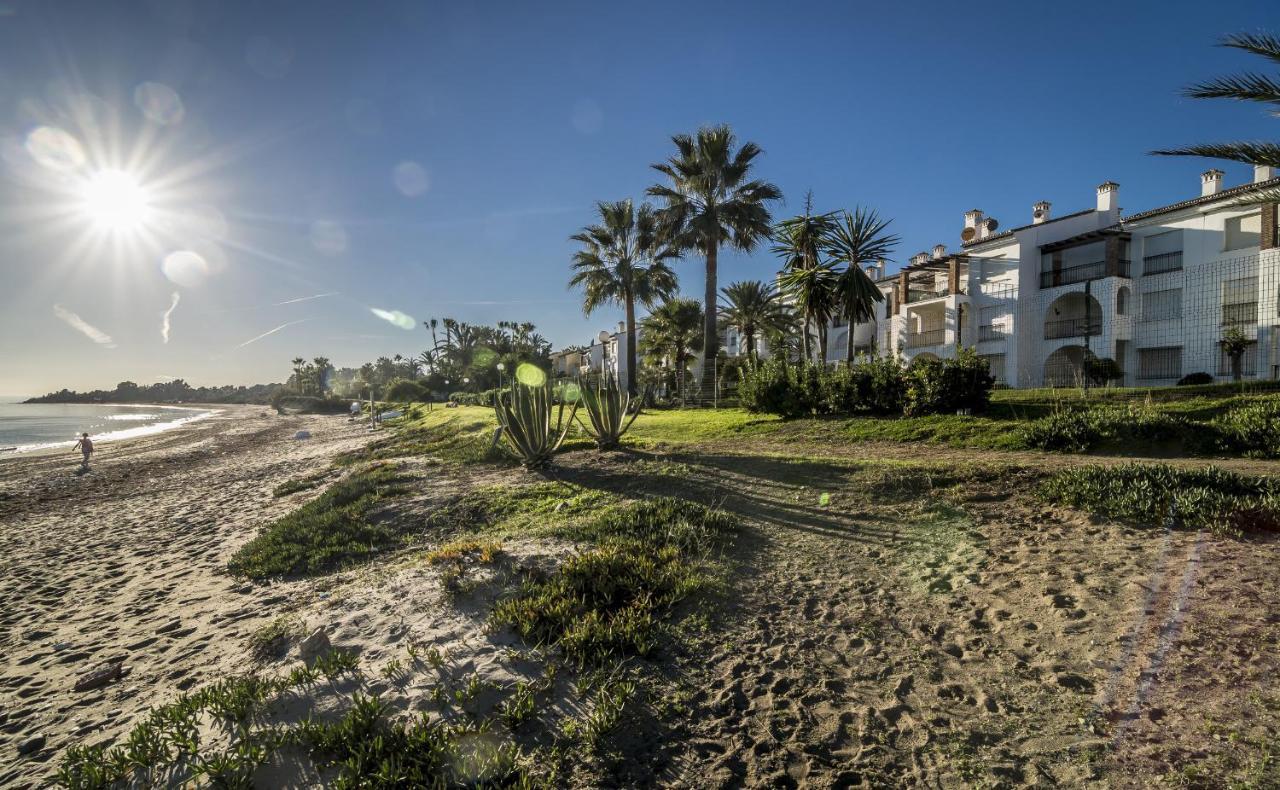 Hb - Comfortable Beachfront Holiday Apartment Estepona Exterior photo