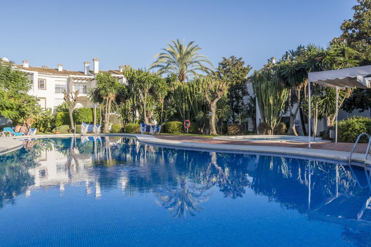 Hb - Comfortable Beachfront Holiday Apartment Estepona Exterior photo